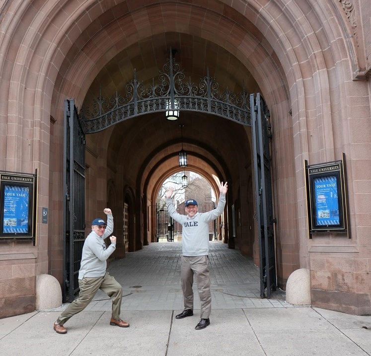 Ron DeSantis ja Mikko Jaatinen tuulettavat Yale-sopimuksen varmistumista